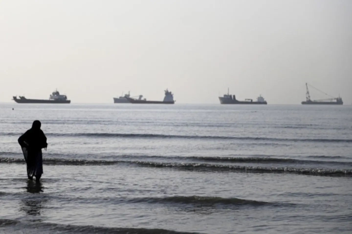 Teheranul anunţă că strâmtoarea Ormuz va fi deschisă în condiții noi, stabilite de Iran și Oman