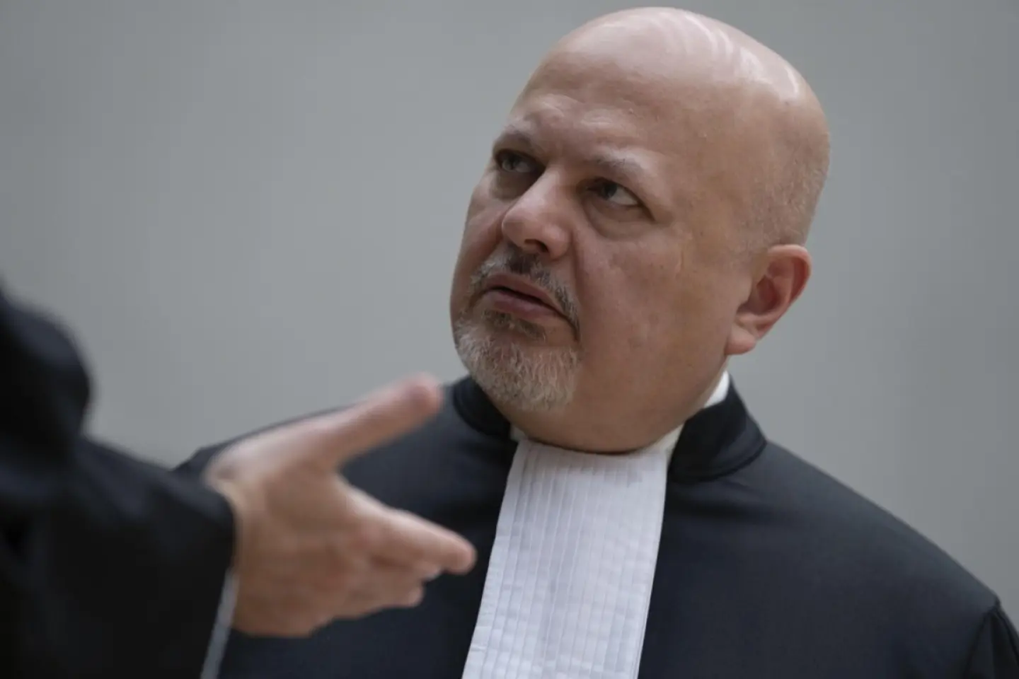 Procurorul șef al Curții penale internaționale a fost suspendat