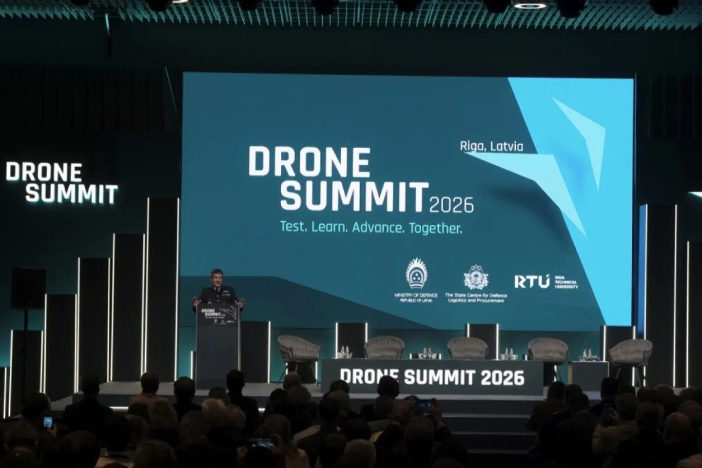 NATO va accelera proiectele privind răspunsul la amenințările reprezentate de drone