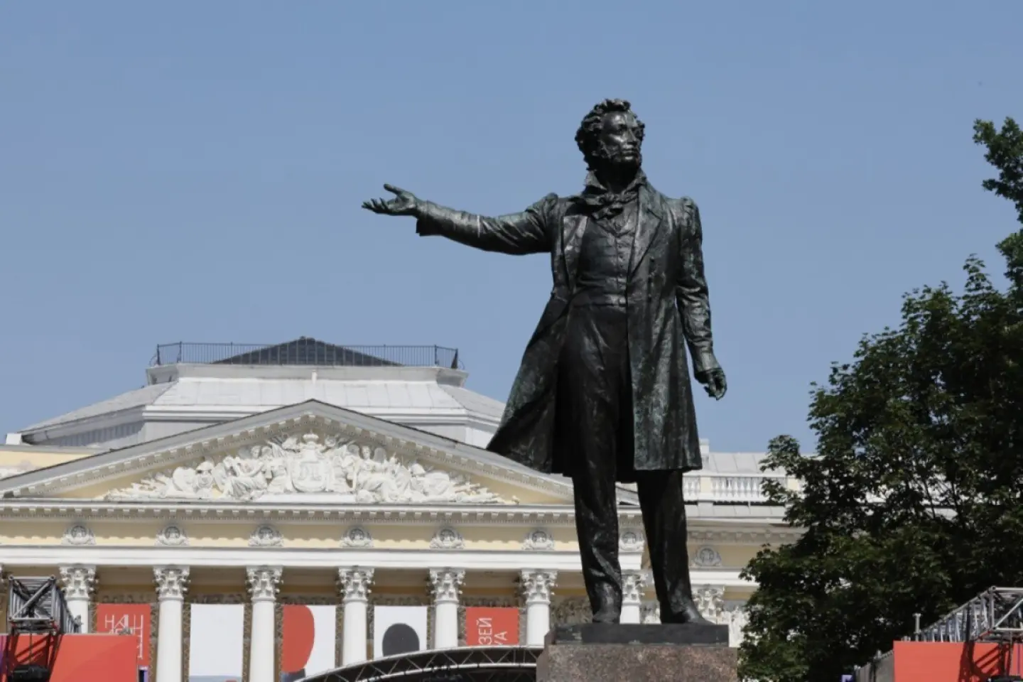 Până la şapte ani de închisoare pentru hoţii cărţilor lui Puşkin