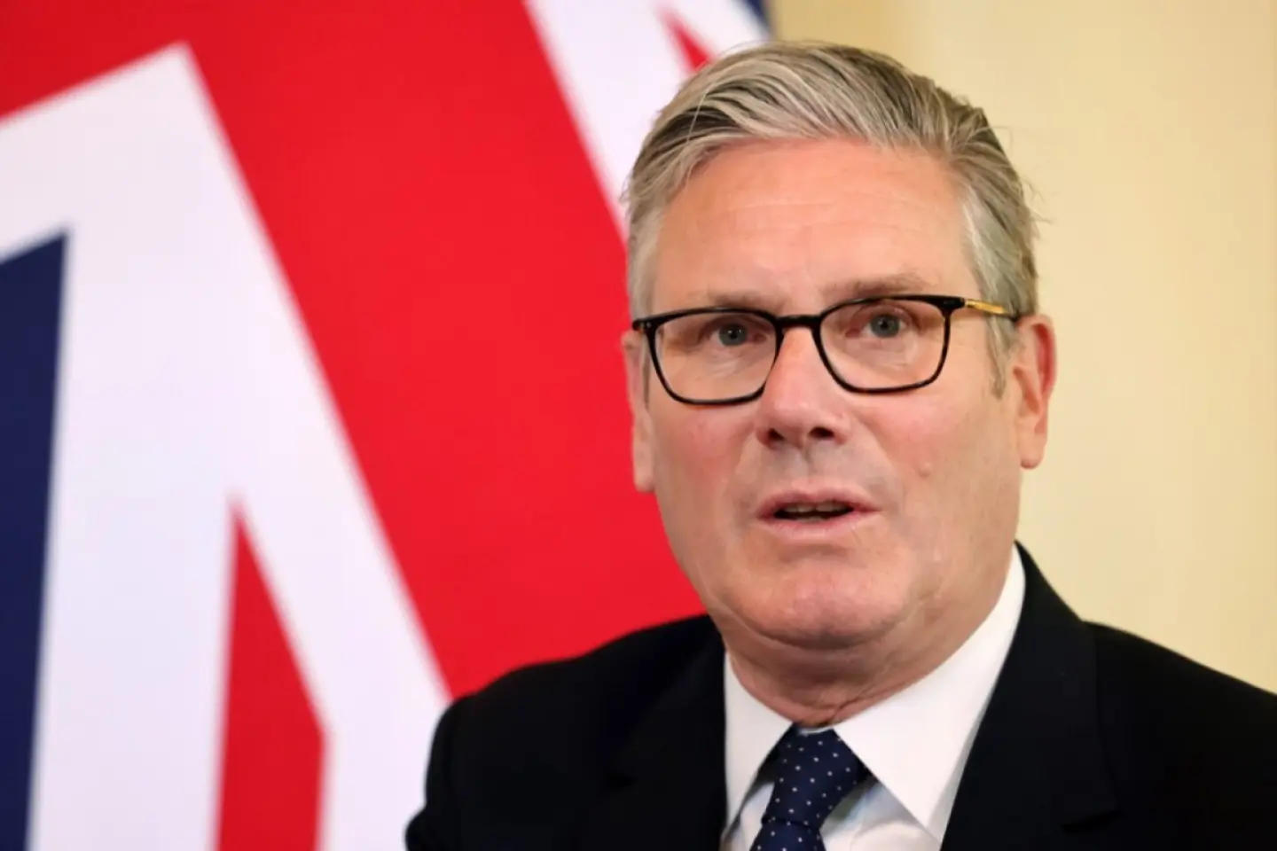 Premierul britanic anunţă interzicerea accesului minorilor la reţelele sociale