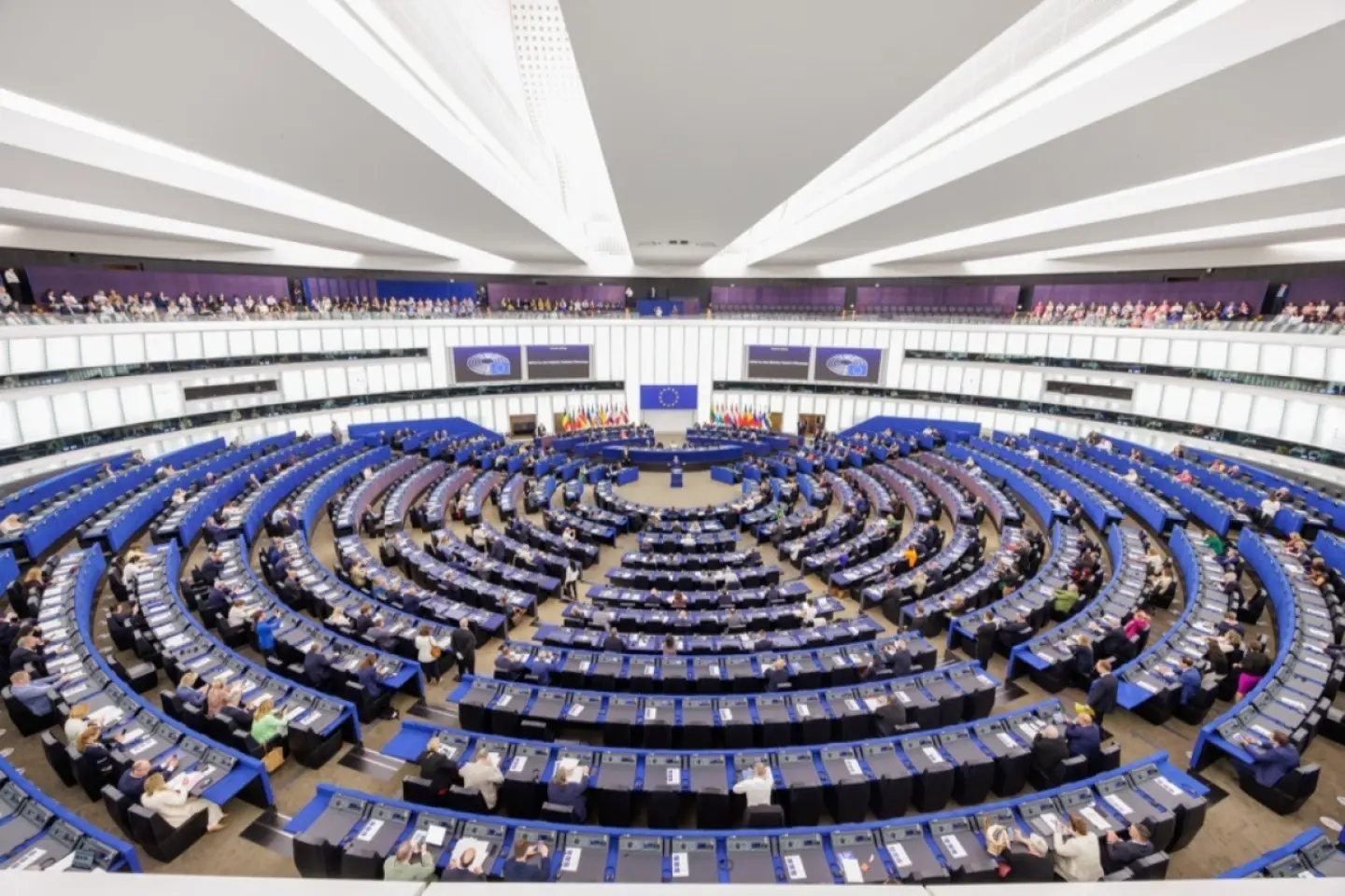 Parlamentul european aprobă acordul comercial cu Statele Unite