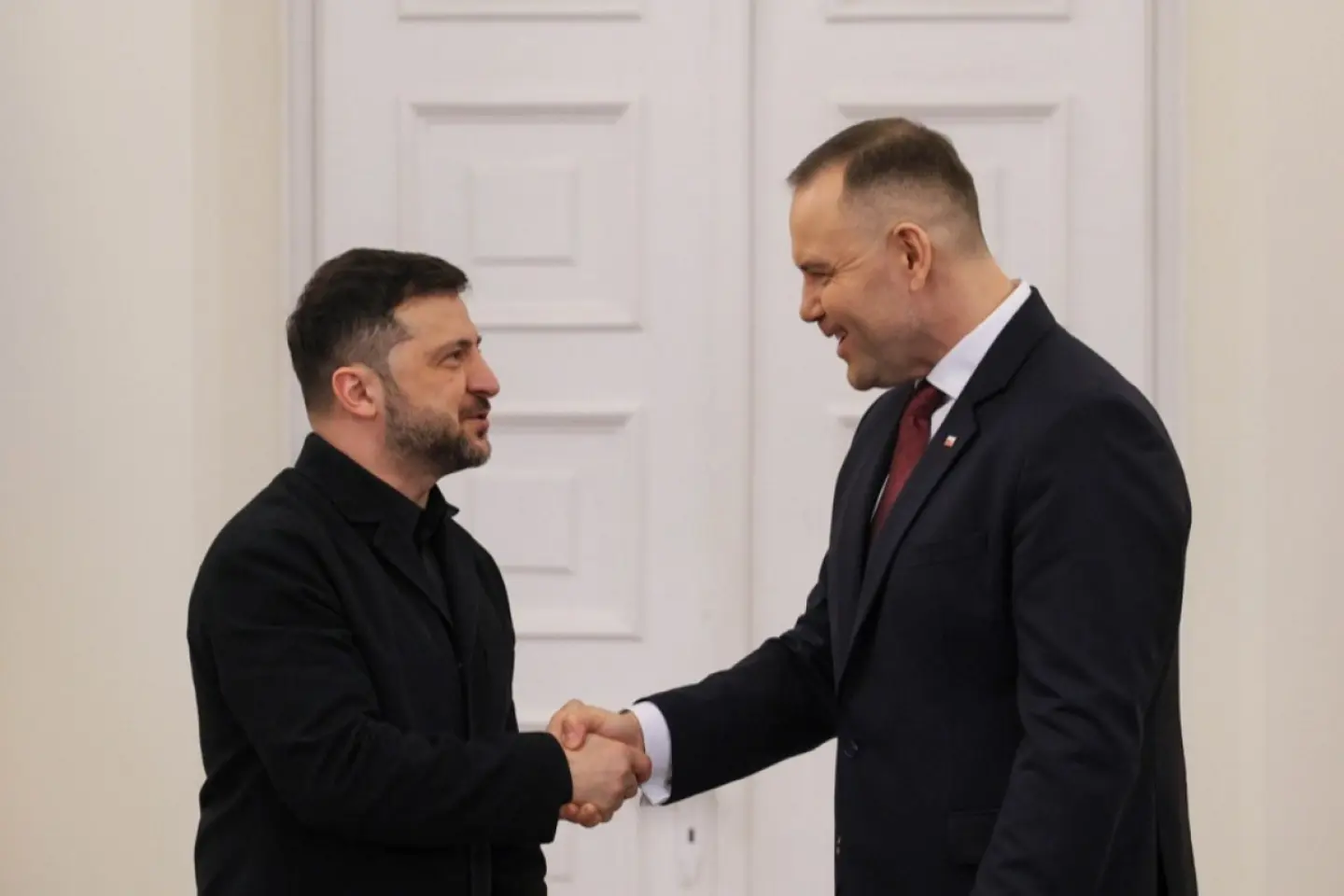 Karol Nawrocki i-a retras lui Volodimir Zelenski cea mai înaltă distincţie a Poloniei