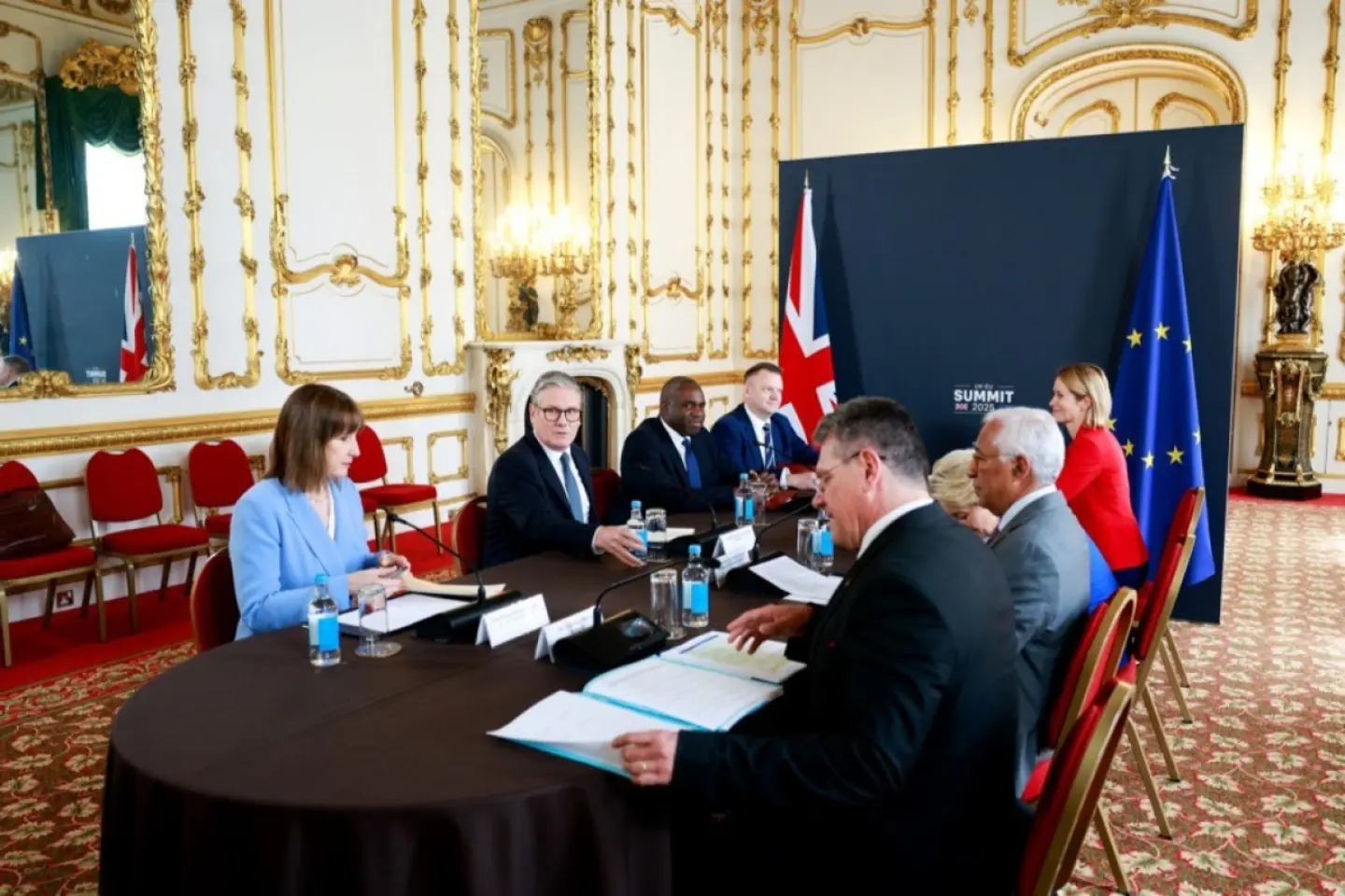 Guvernul britanic se declară dezamăgit de amânarea summitului cu Uniune Europeană
