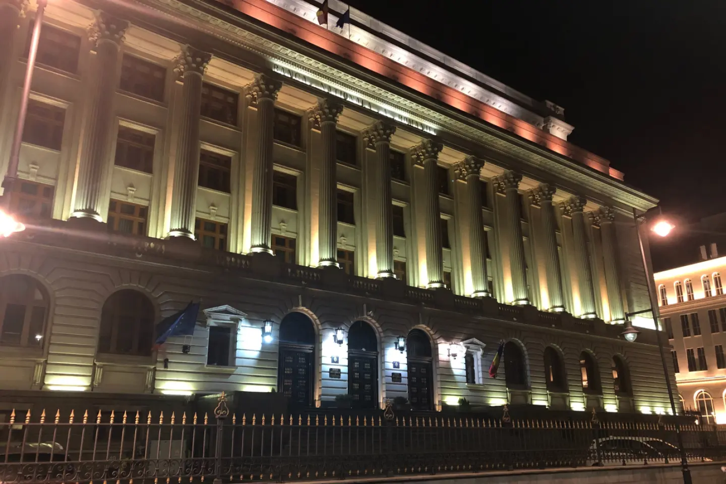 Rezervele valutare ale BNR continuă să scadă