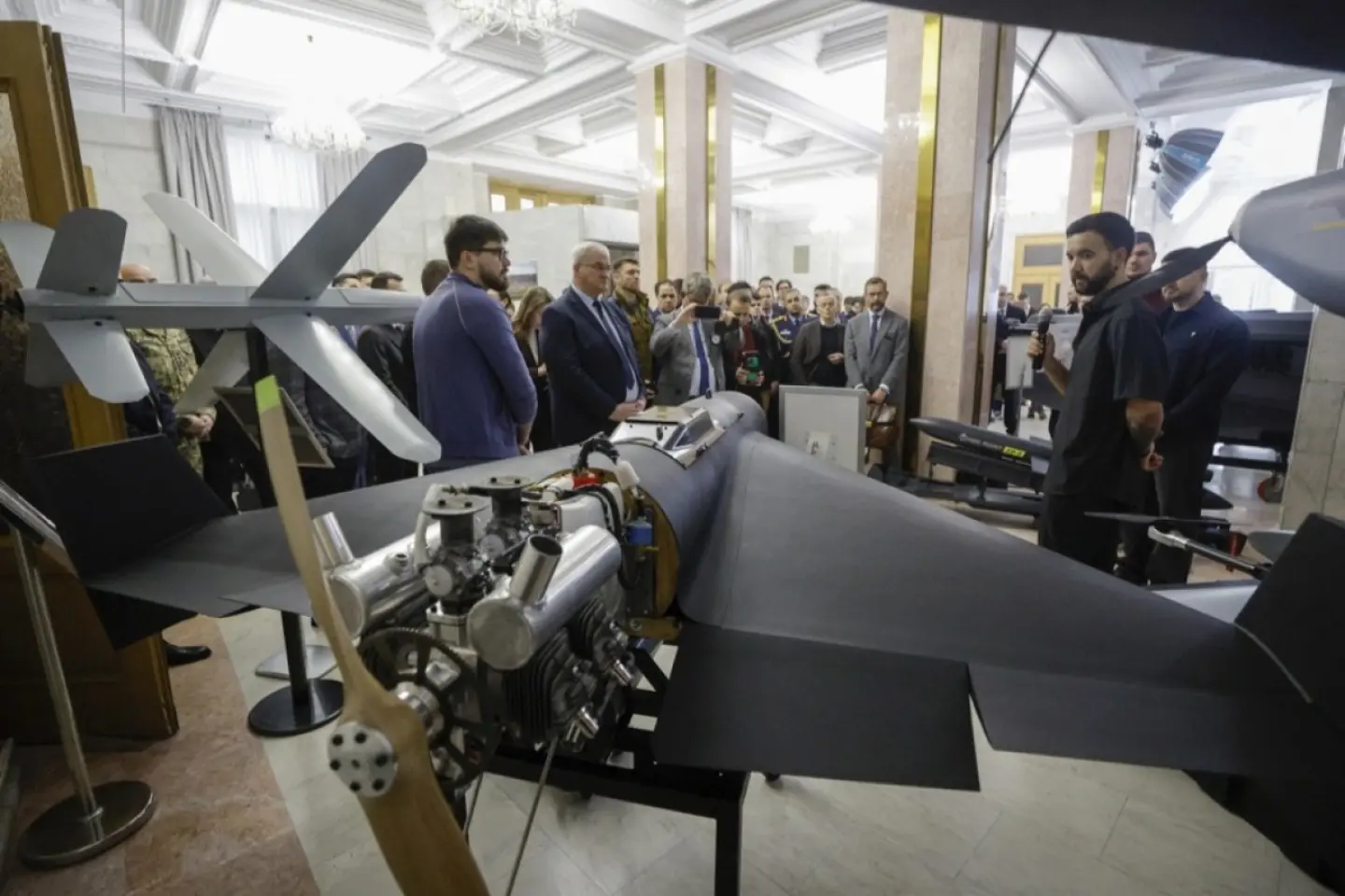 FAKE NEWS: Industria militară ucraineană solicită „führerizarea” lui Zelenski