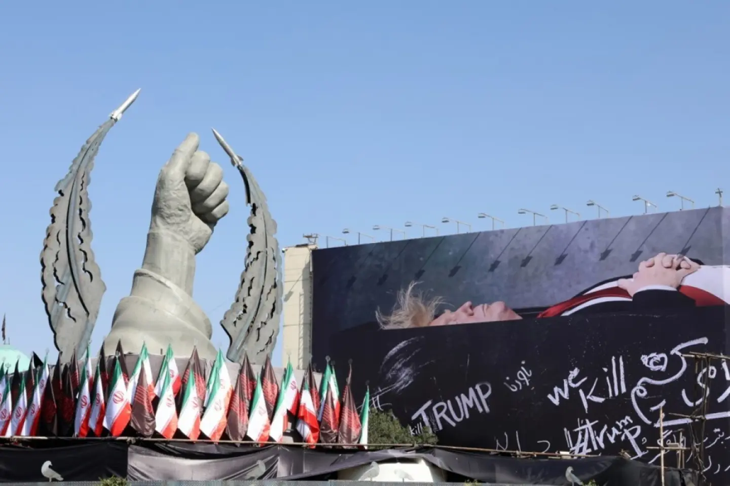 A şasea noapte consecutivă de schimburi de lovituri între SUA şi Iran