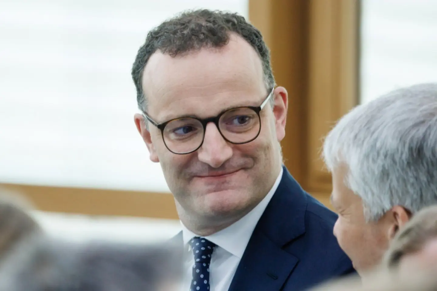 Un important aliat al cancelarului german demisionează