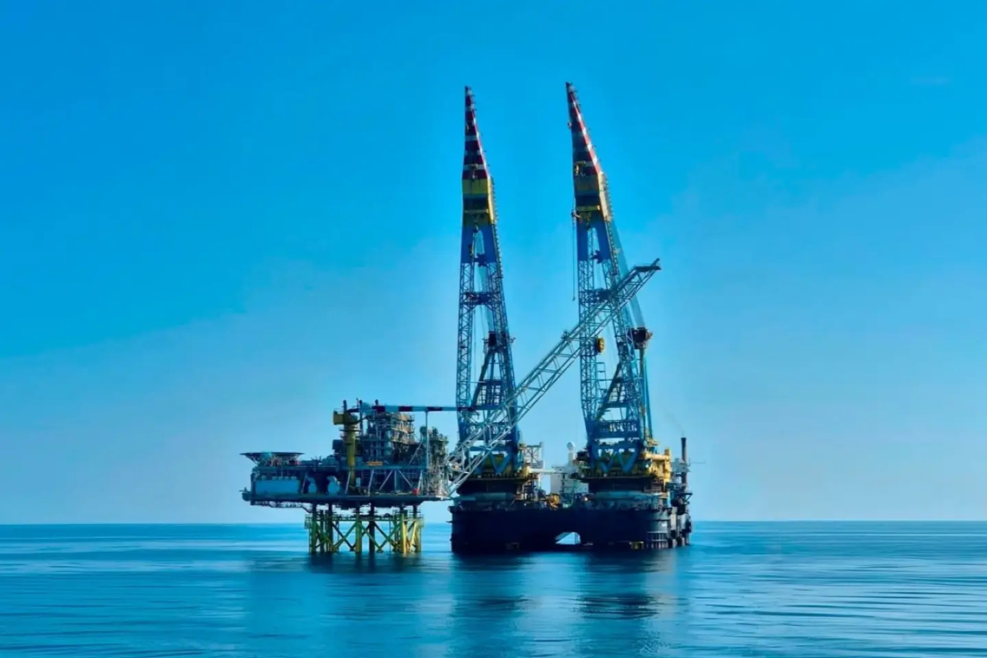 A fost finalizată instalarea platformei offshore de producție pentru Neptun Deep