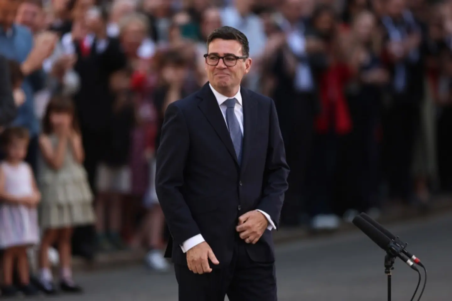 Laburistul Andy Burnham devine noul premier al Marii Britanii