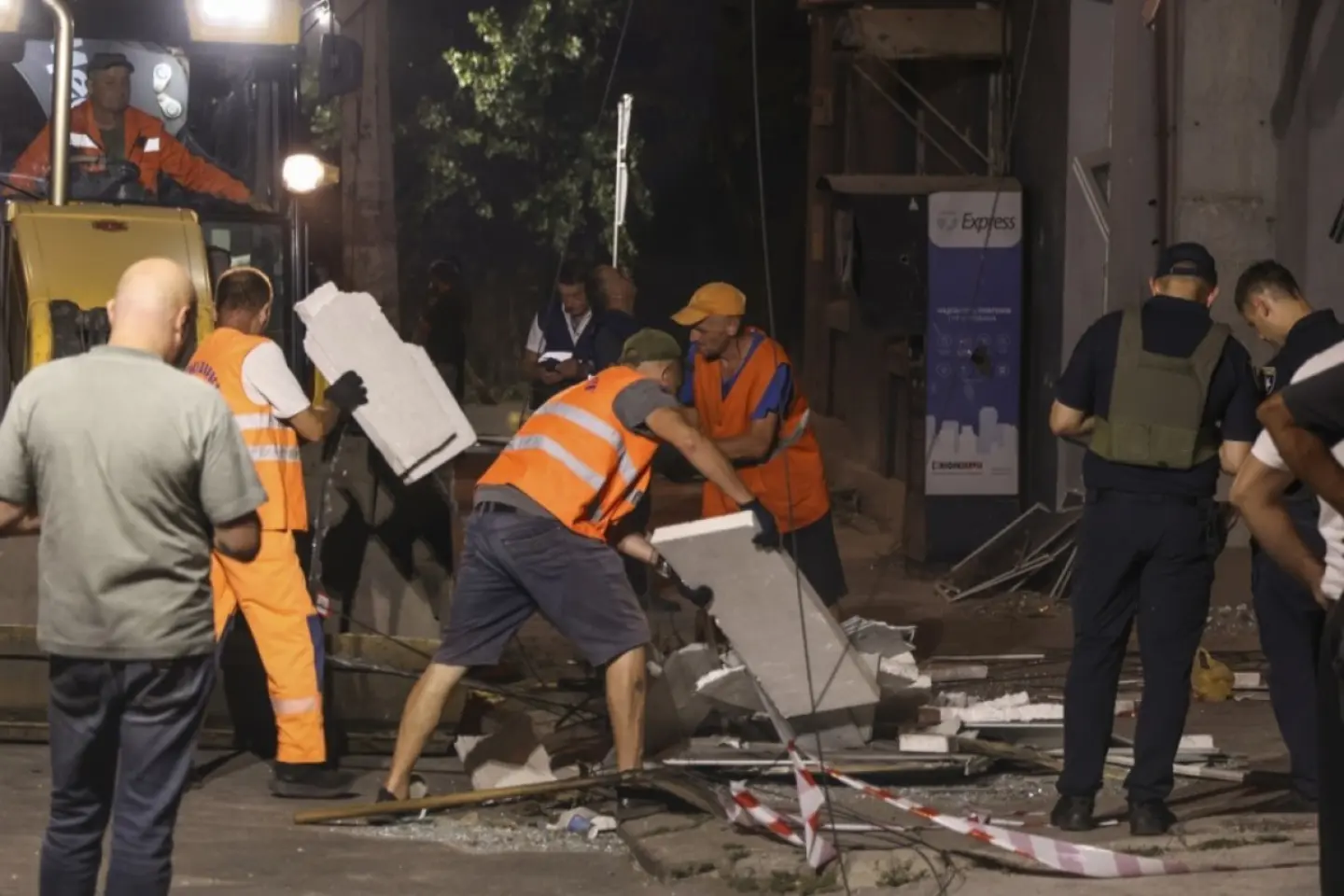 Rachete rusești lovesc o navă comercială la Odesa și ucid 10 marinari