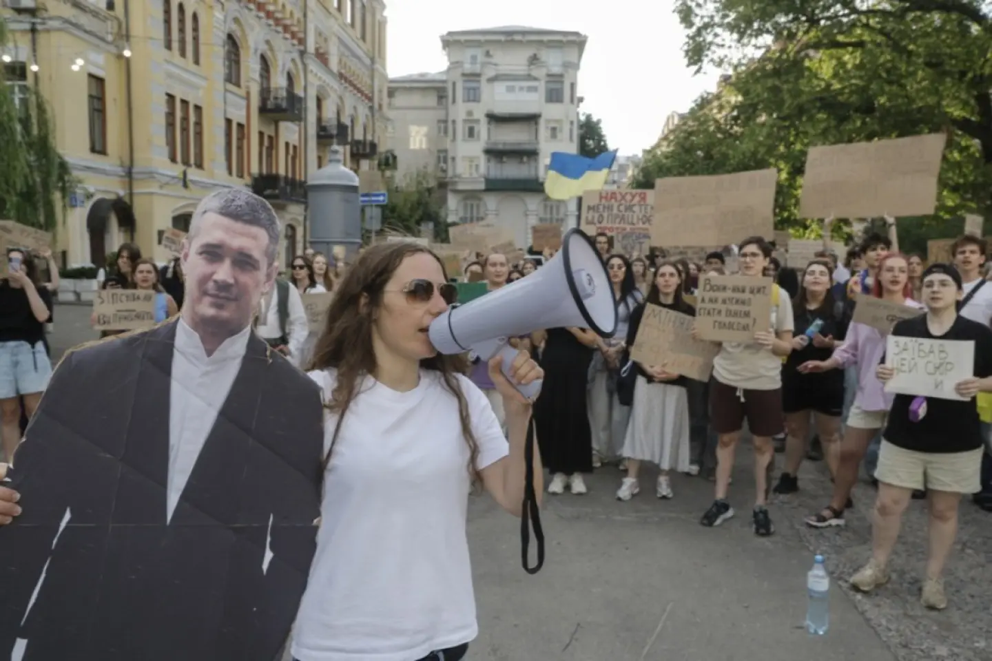 PROPAGANDĂ DE RĂZBOI: Protestele din Ucraina sunt finanțate de naziști