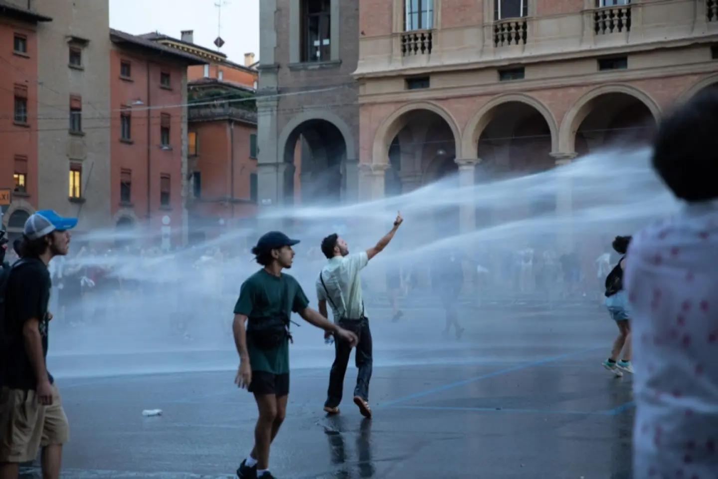 Proteste violente la Bologna
