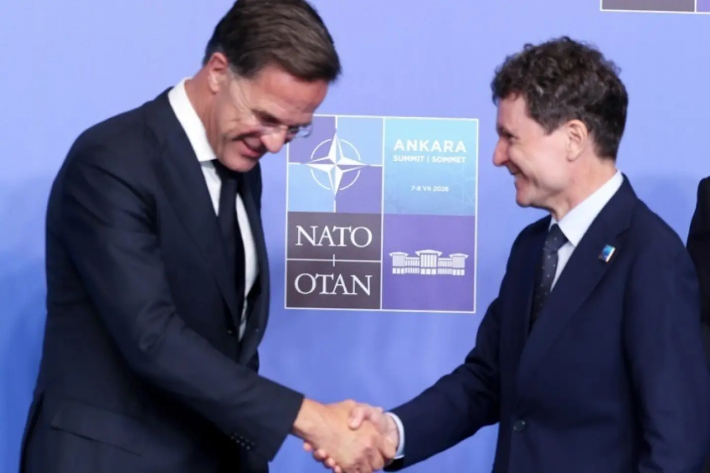 NATO aprobă extinderea rețelei sale de conducte pentru combustibil către est