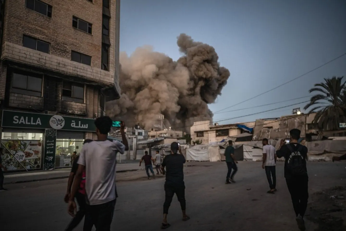 Doi morți și un depozit medical avariat, în urma atacurilor israeliene în Fâşia Gaza