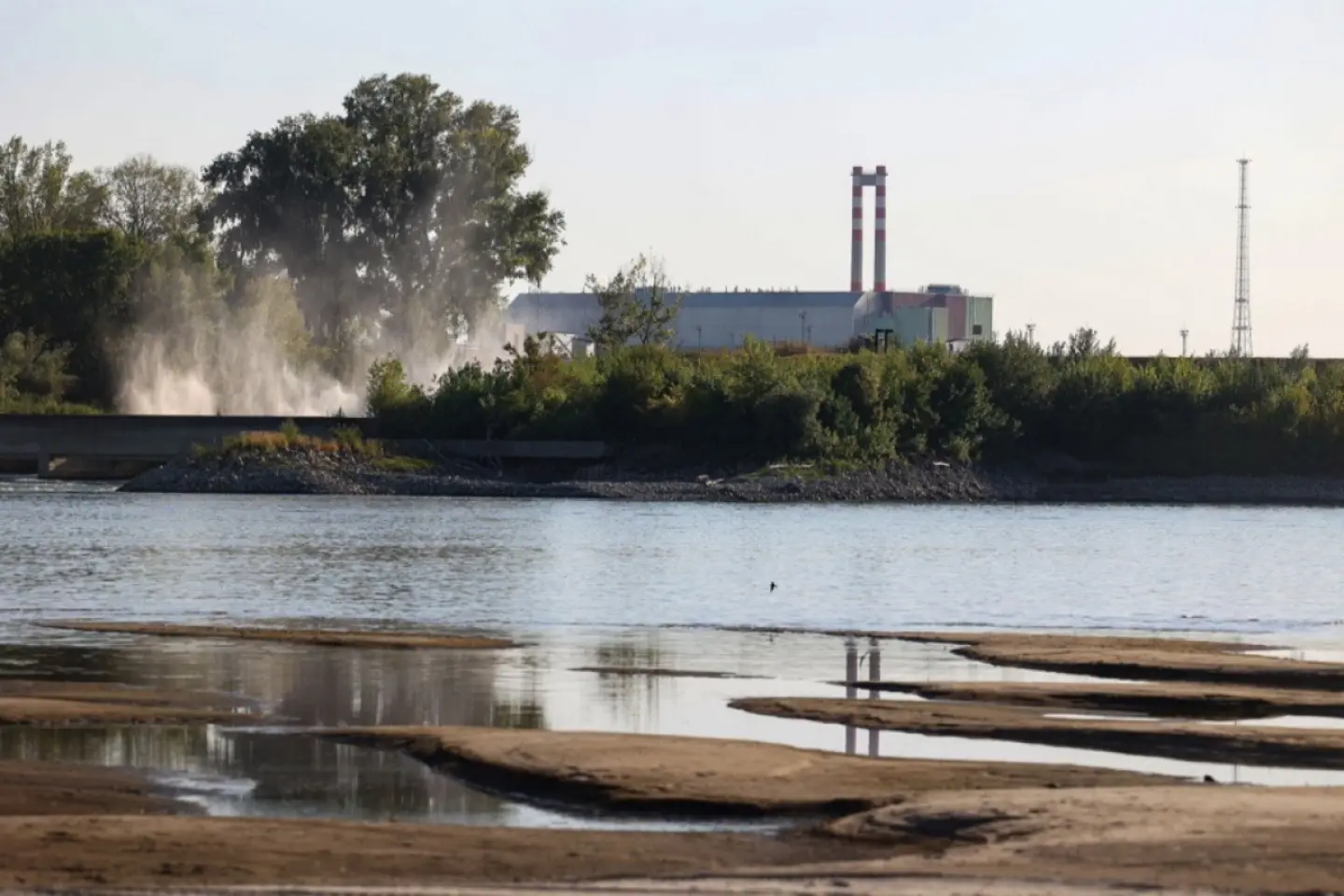 Ungaria îşi opreşte centrala nucleară din cauza nivelului scăzut al Dunării