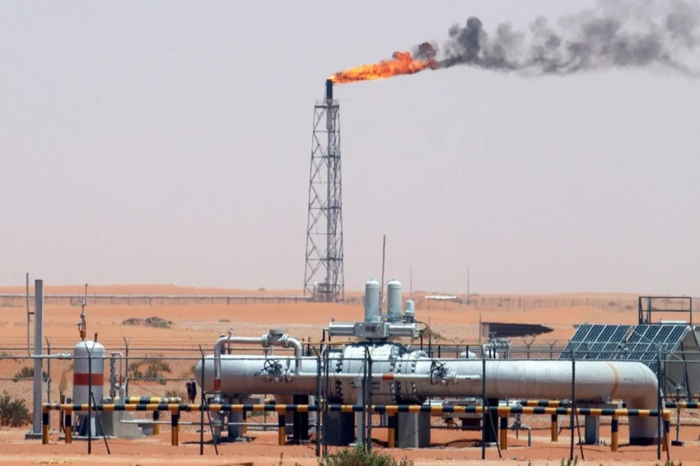 Șapte membri ai OPEC+ au decis păstrarea cotelor majorate de producție a petrolului