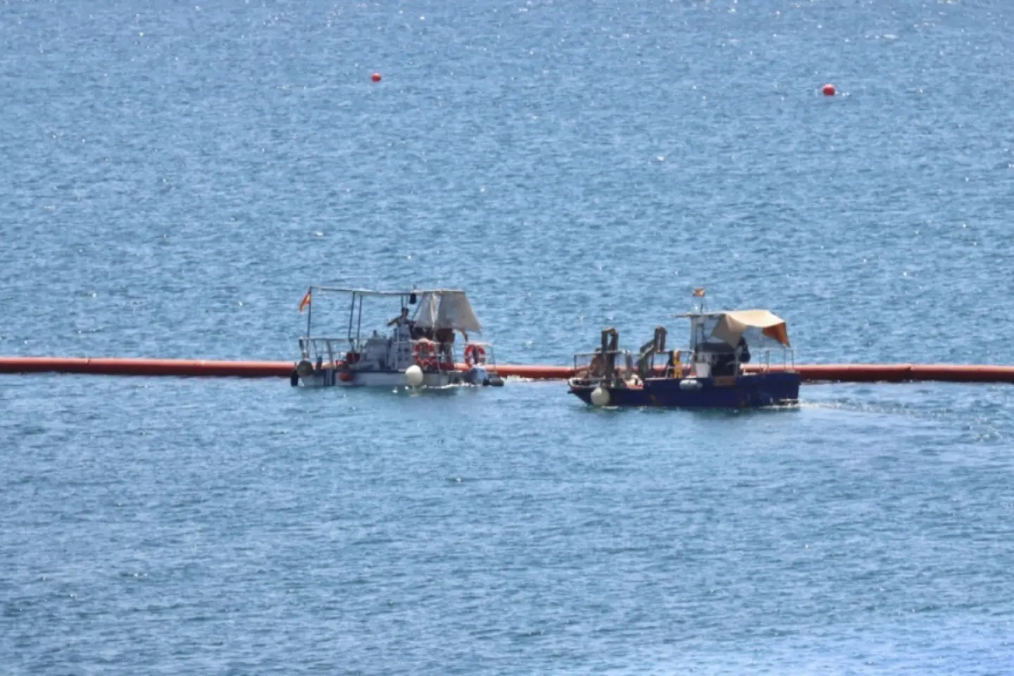 Spania instalează o barieră plutitoare în largul enclavei Ceuta