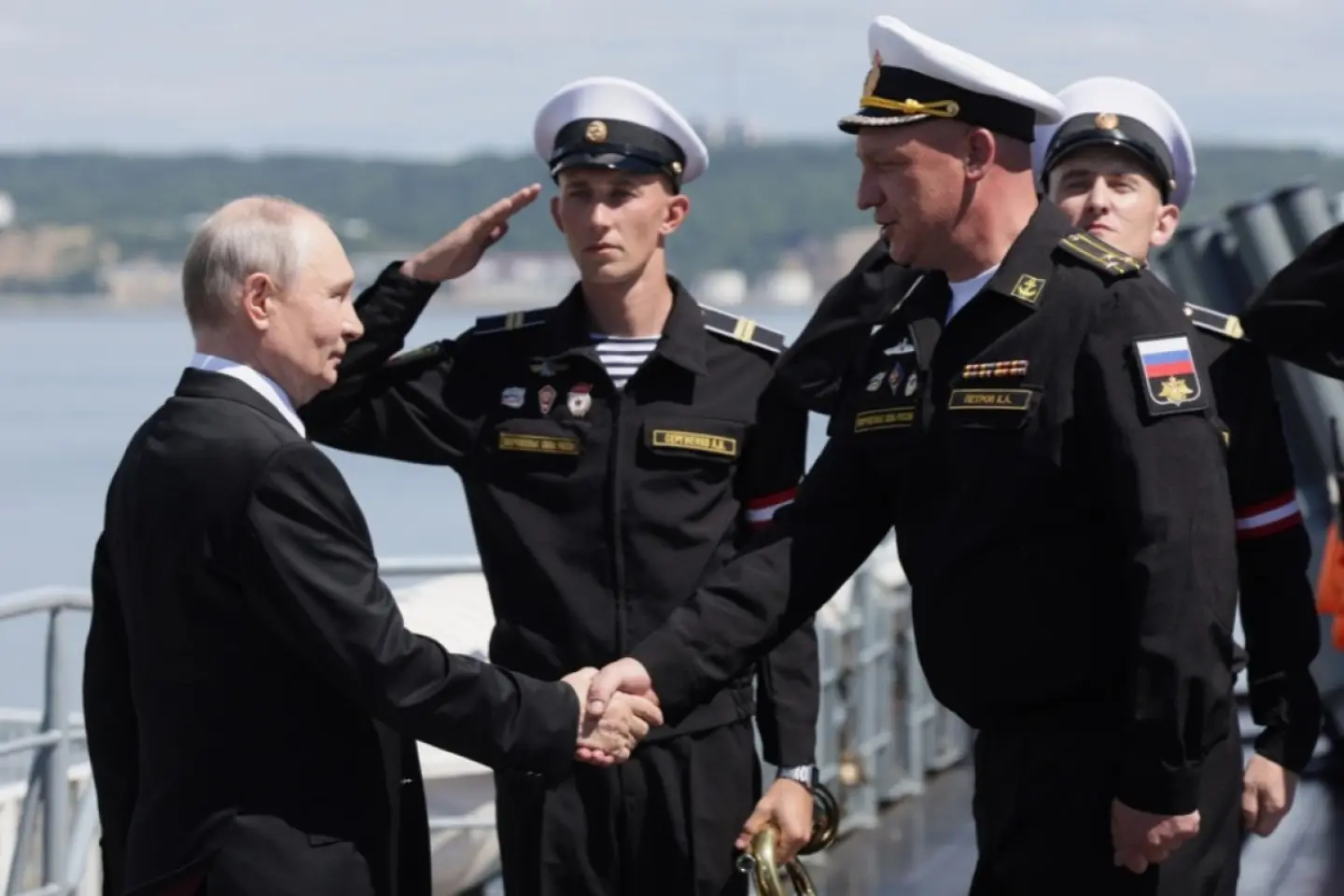 Putin vrea să confişte nave occidentale ca răspus la sancţiunile vestului
