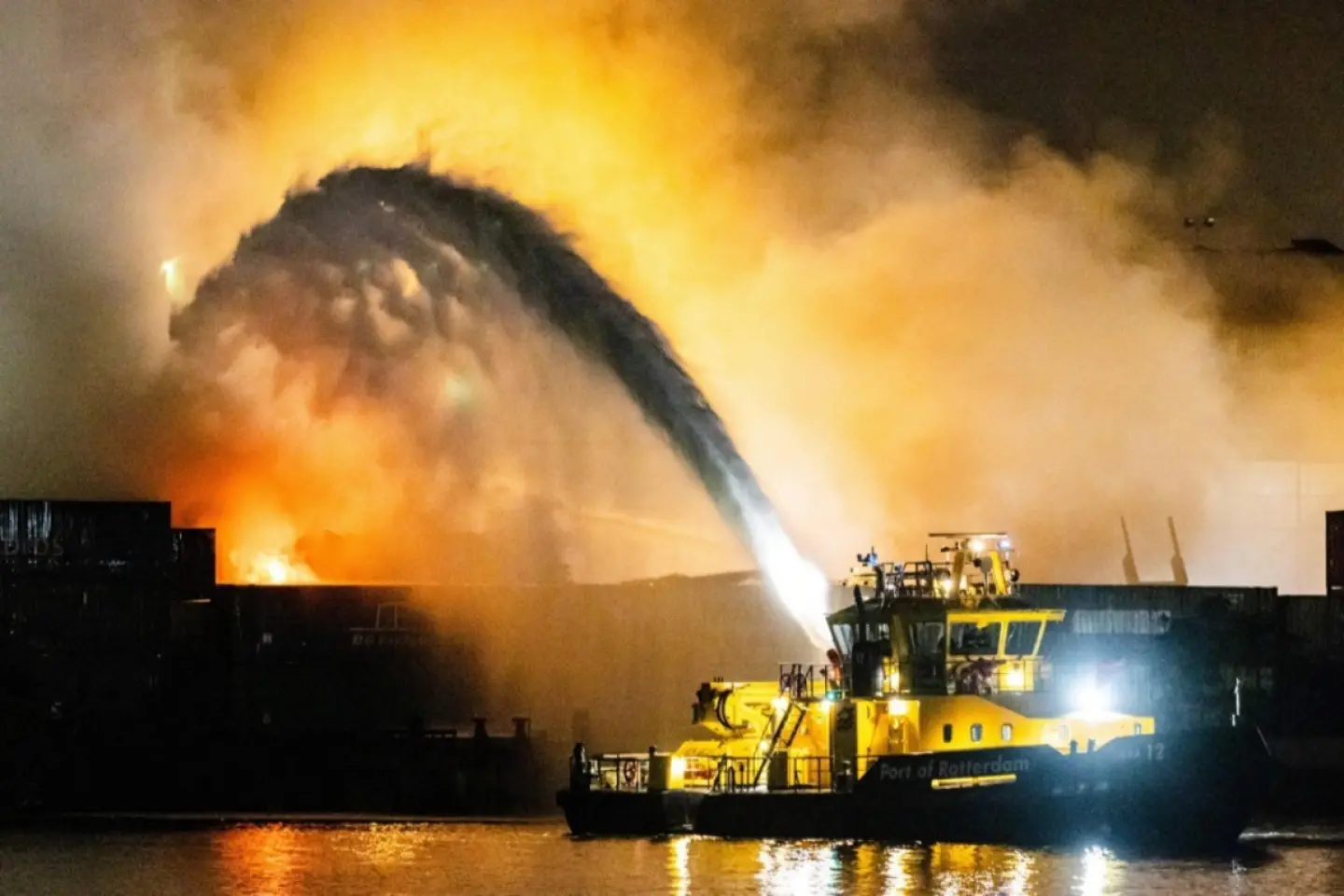 Incidente în cel mai mare port al Europei, inclusiv o explozie 