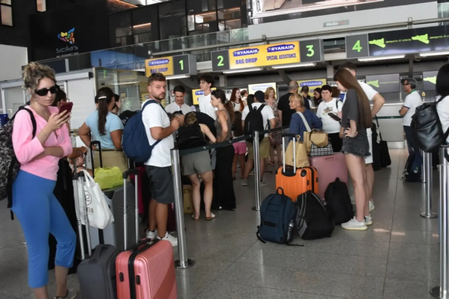Restricţii prelungite pe aeroportul din Catania în urma erupţiei vulcanului Etna
