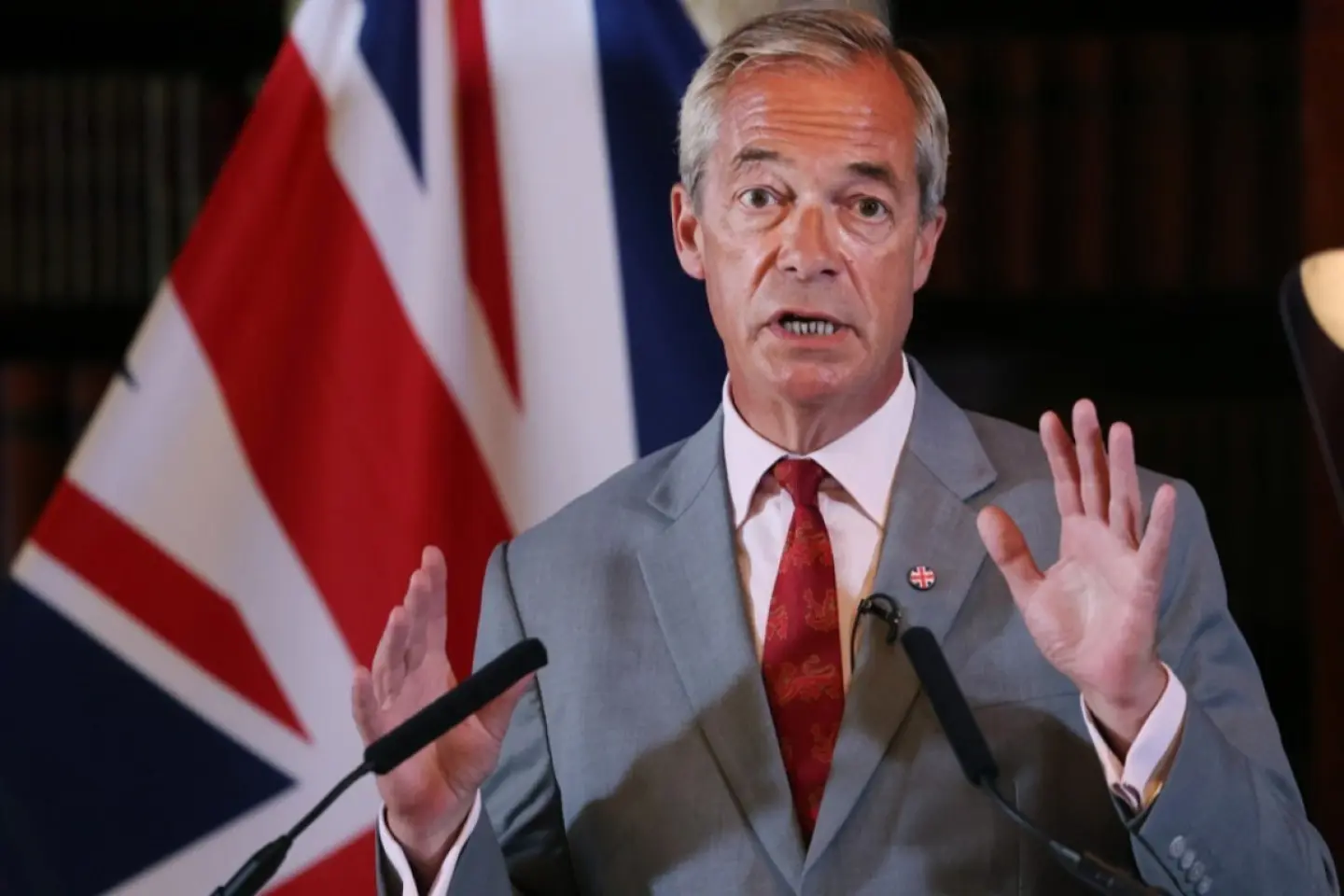Nigel Farage a fost reales deputat