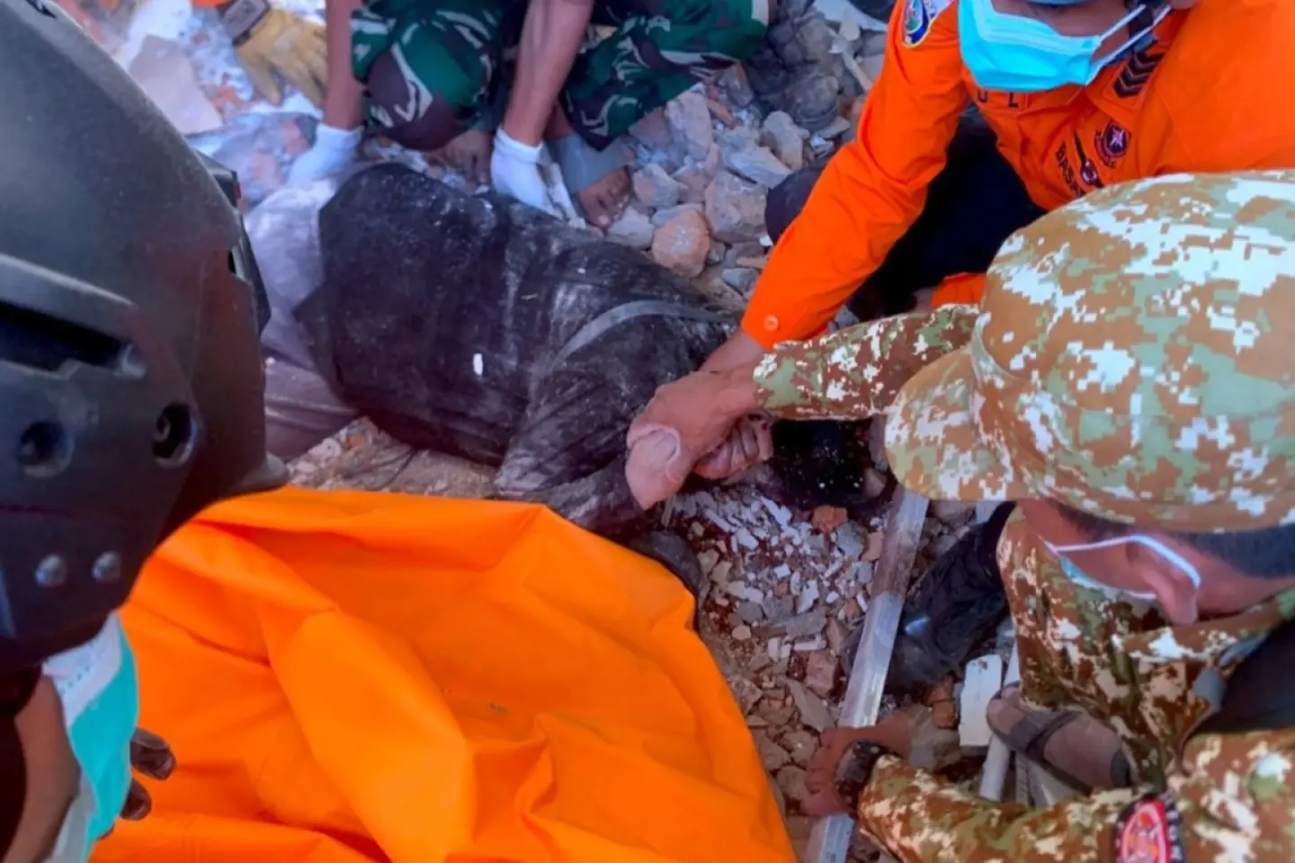Cutremur cu magnitudinea 7,7 în Indonezia