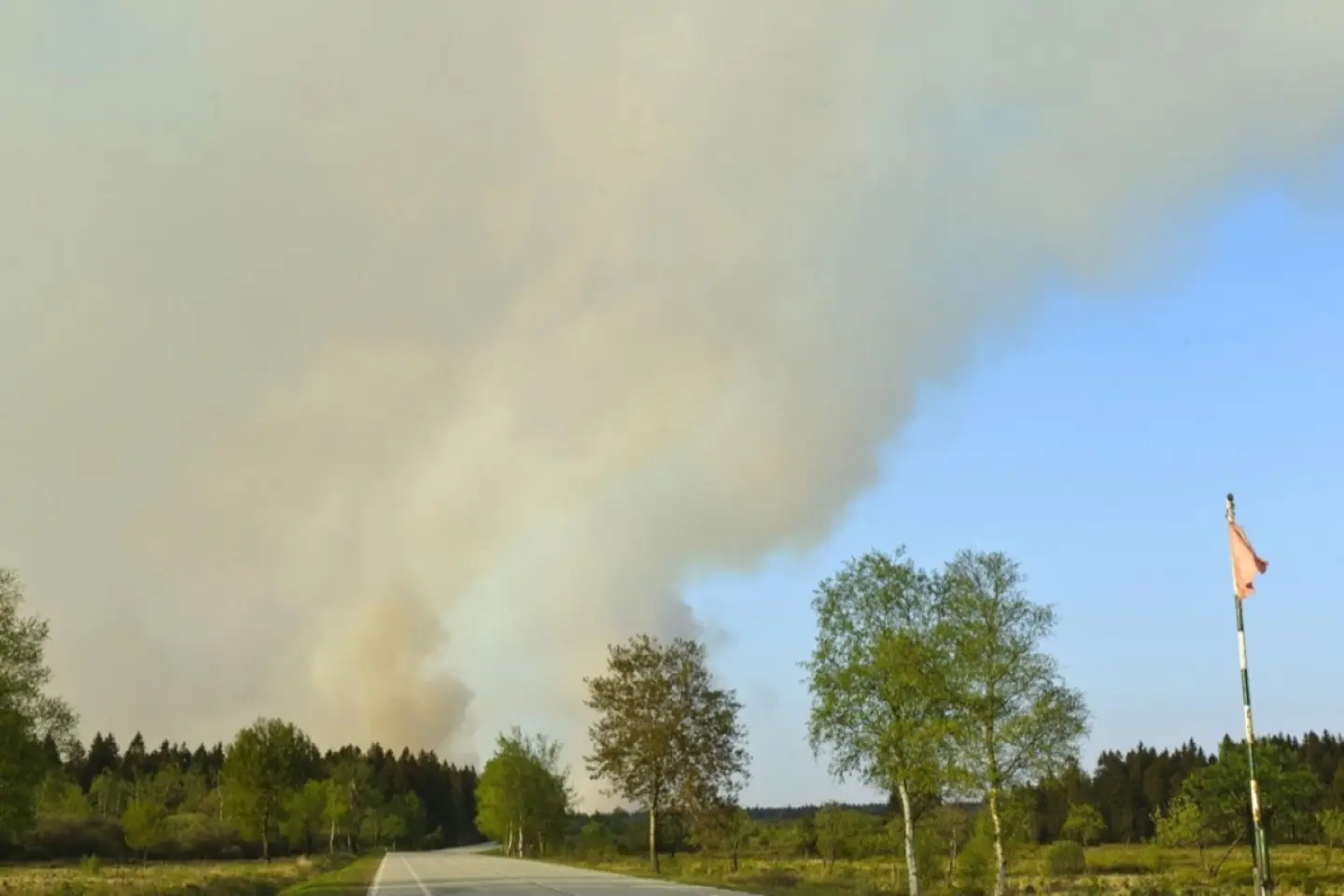 Pompierii luptă împotriva incendiilor care devastează rezervația naturală belgiană