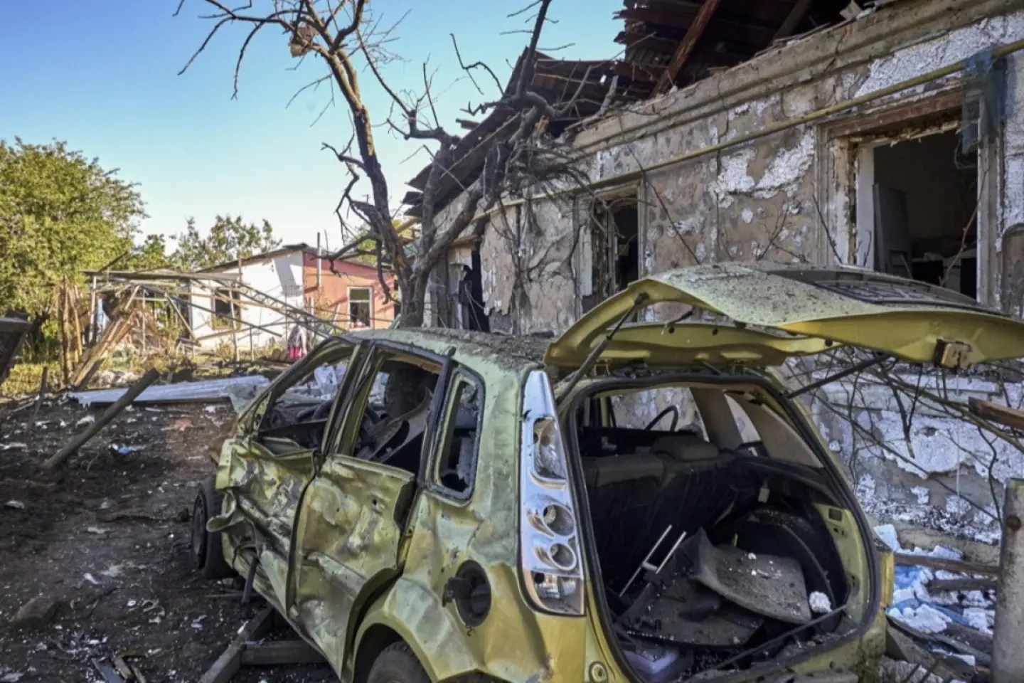 O rachetă rusească ucide cel puţin 10 oameni în Ucraina
