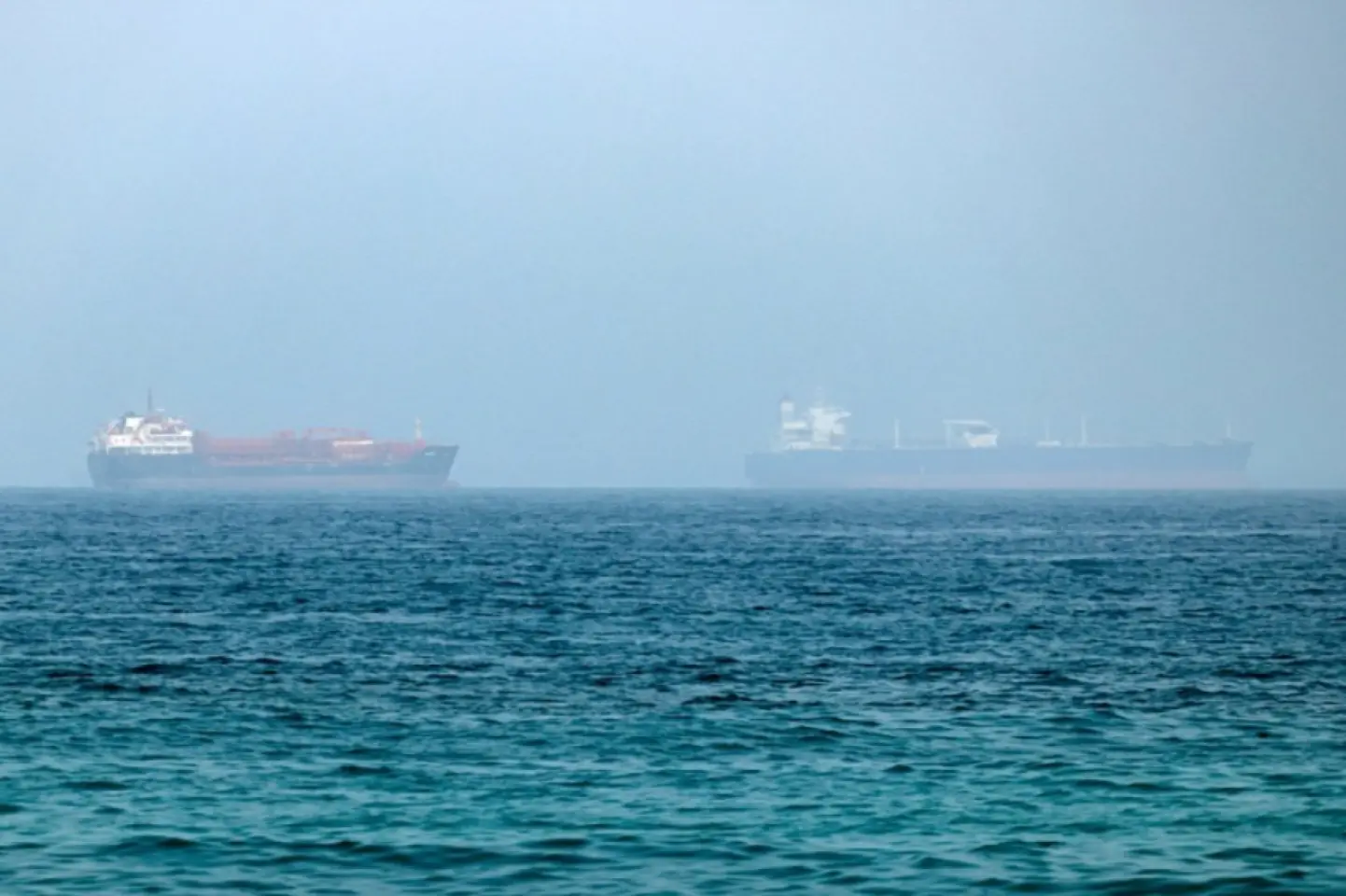 SUA efectuează o operațiune secretă de transport al petrolului prin Ormuz