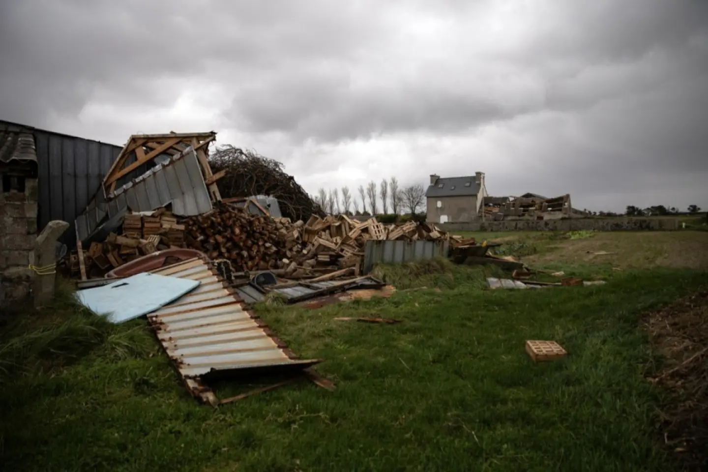 Tornadă în Franța cu zeci de răniți