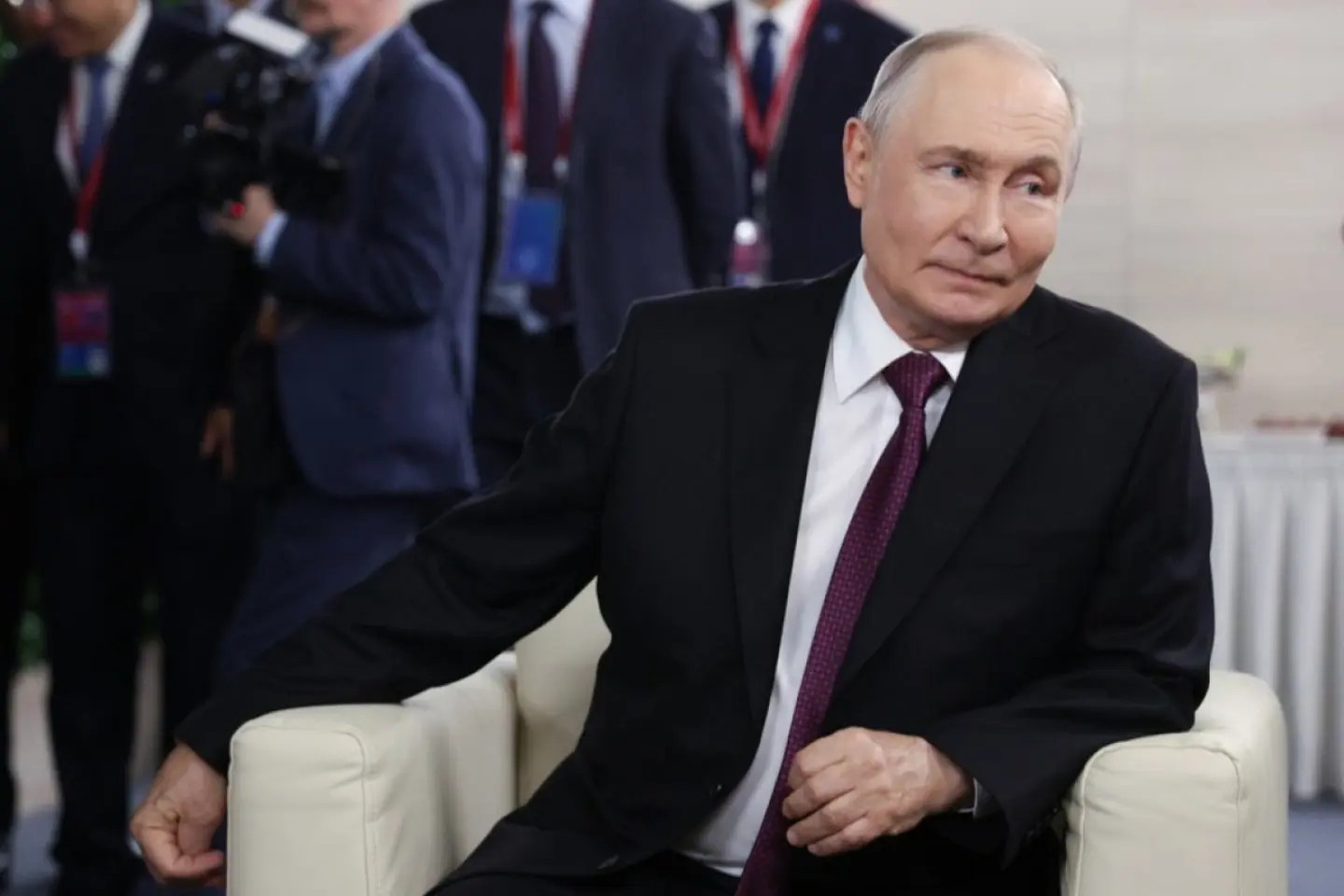 Putin dă o şansă păcii în Ucraina