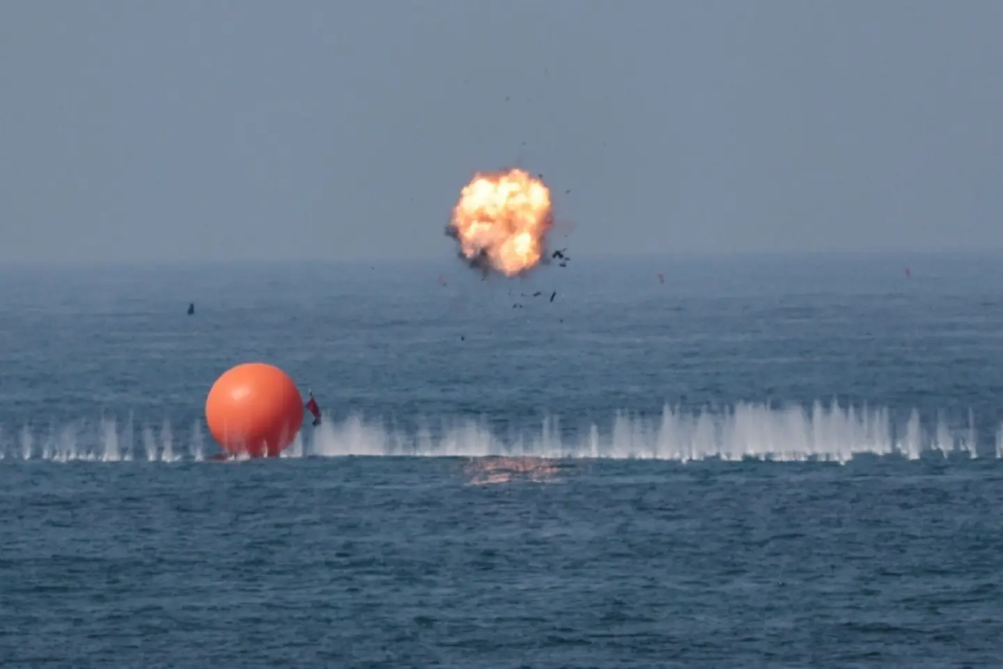 Dronă navală americană, atacată de forţele iraniene în strâmtoarea Ormuz