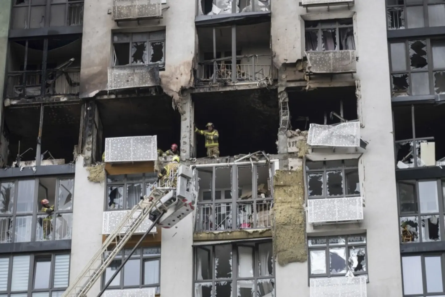 Rusia și Ucraina s-au atacat reciproc, în ciuda unui armistiţiu temporar