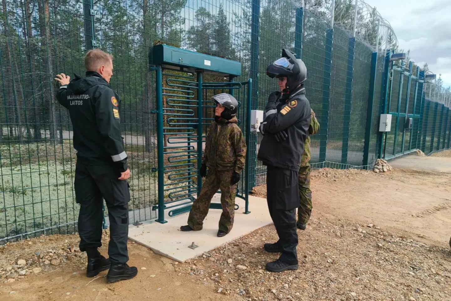 Finlanda a inaugurat un gard de 200 de kilometri la frontiera cu Rusia