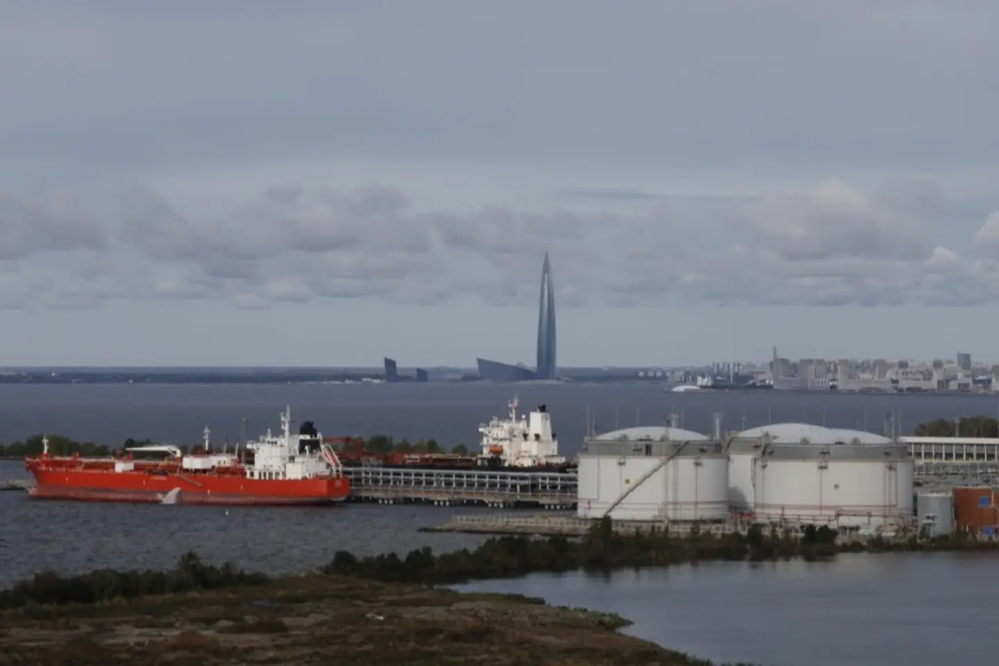 Dronele ucrainene au lovit un terminal petrolier de la Marea Neagră