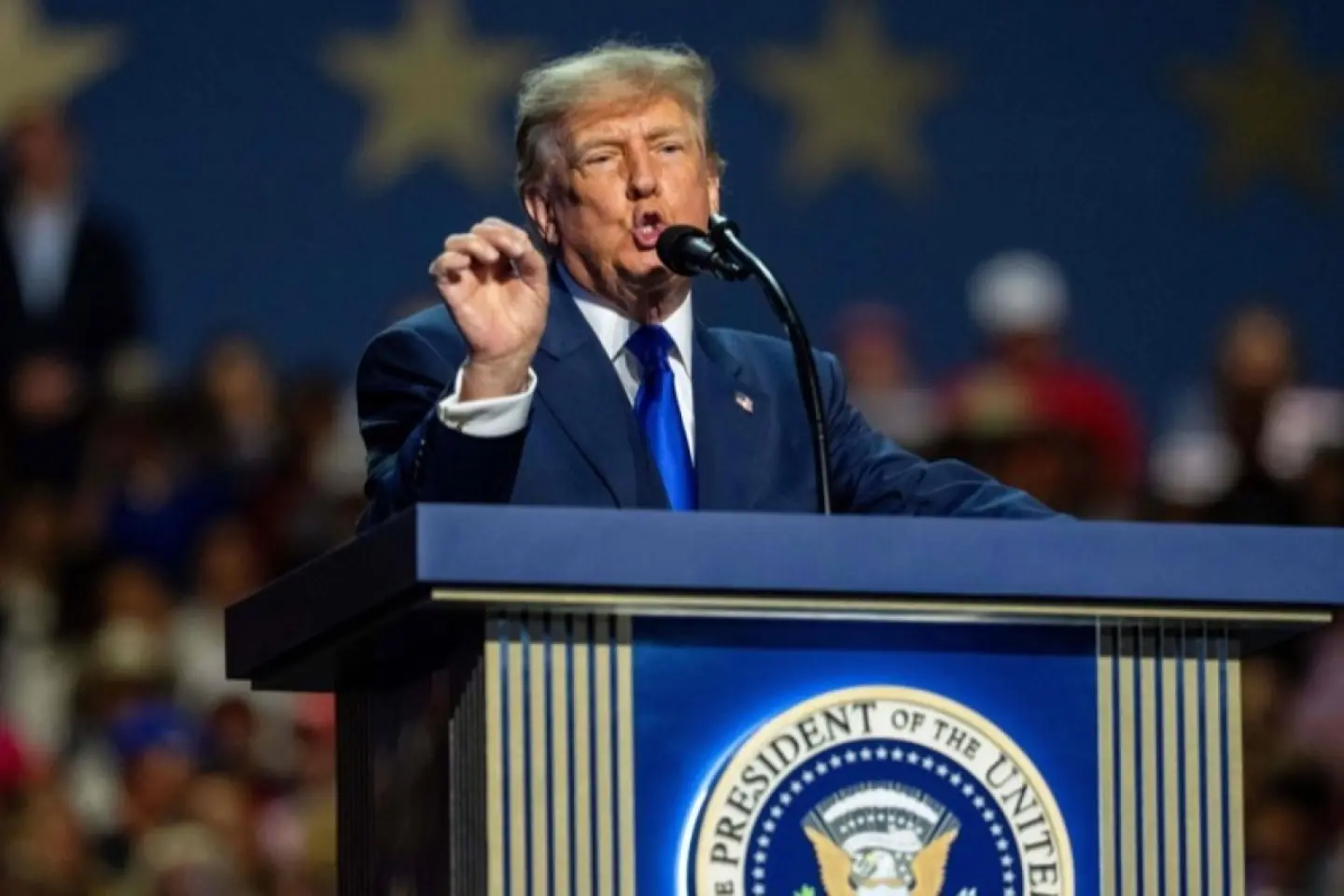 Trump promite câte 5.000 de dolari fiecărui american dacă republicanii câștigă alegerile