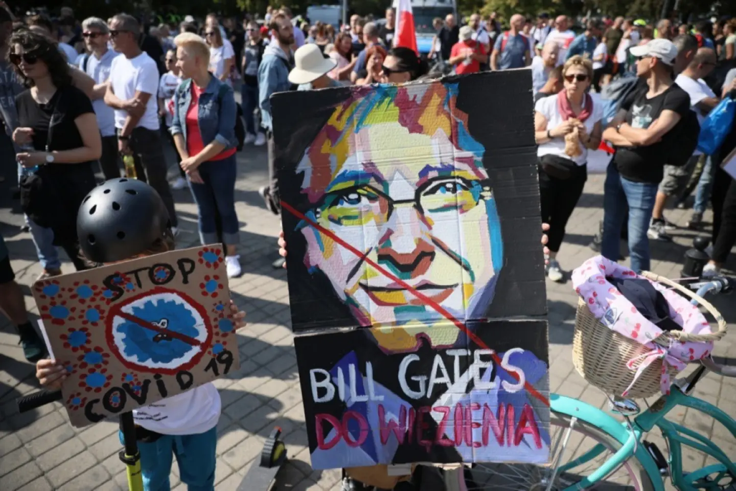 FAKE NEWS: Rusia cere extrădarea lui Bill Gates și Anthony Fauci