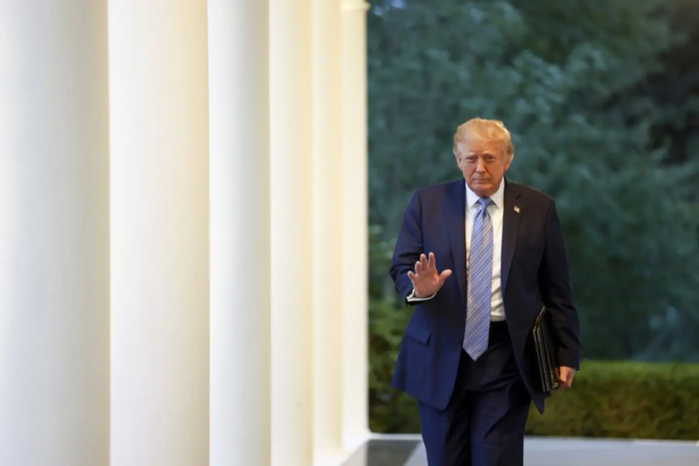 Donald Trump interzice CNN și Politico la Casa Albă