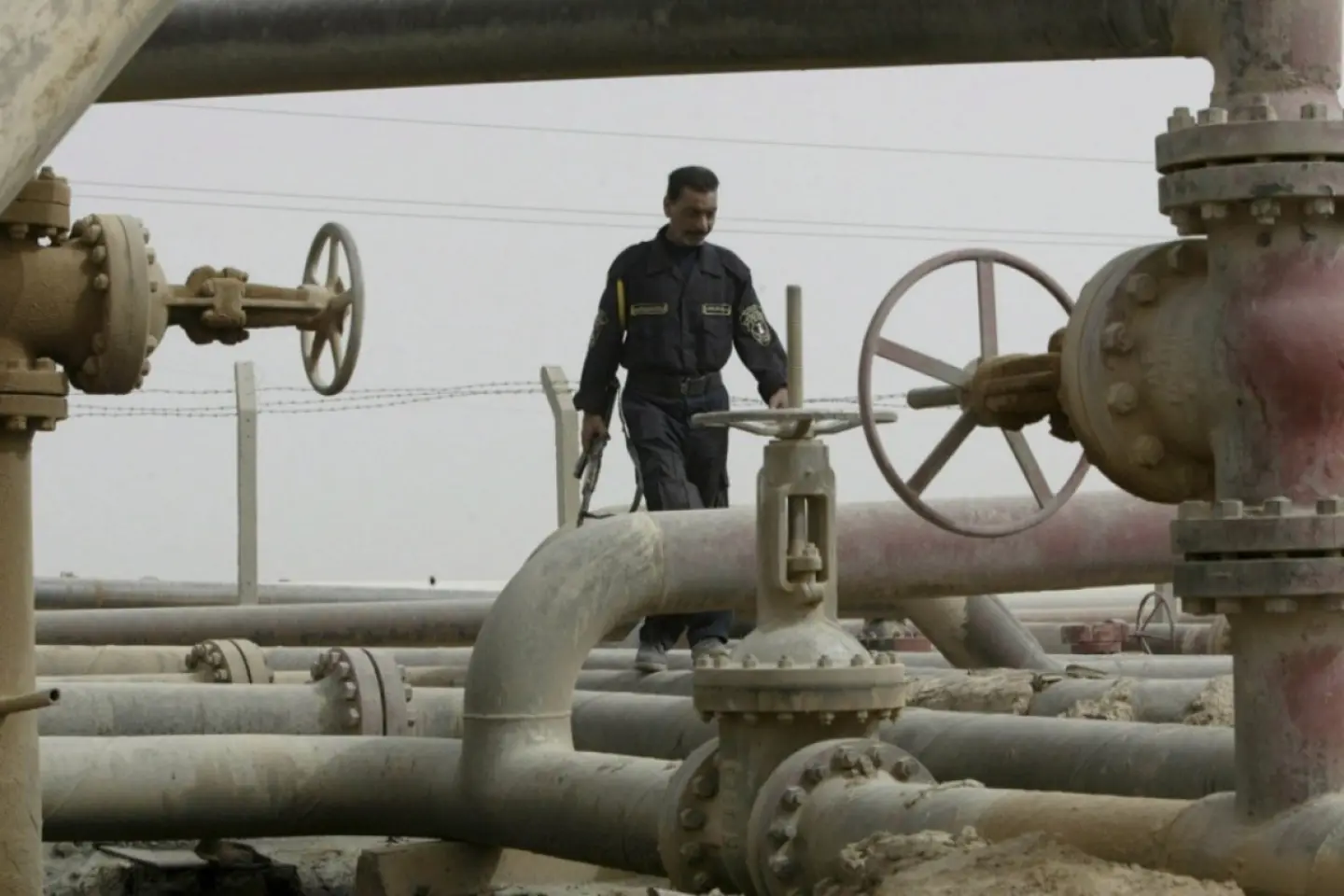 Arabia Saudită suspendă transporturile de petrol spre Europa