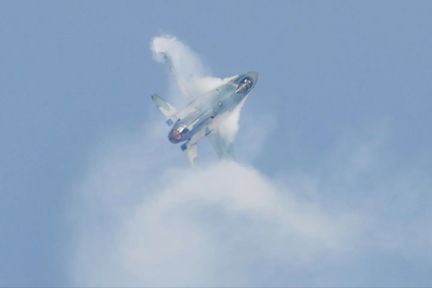 Un avion F-16 s-a prăbușit în apropierea unei baze NATO din Germania