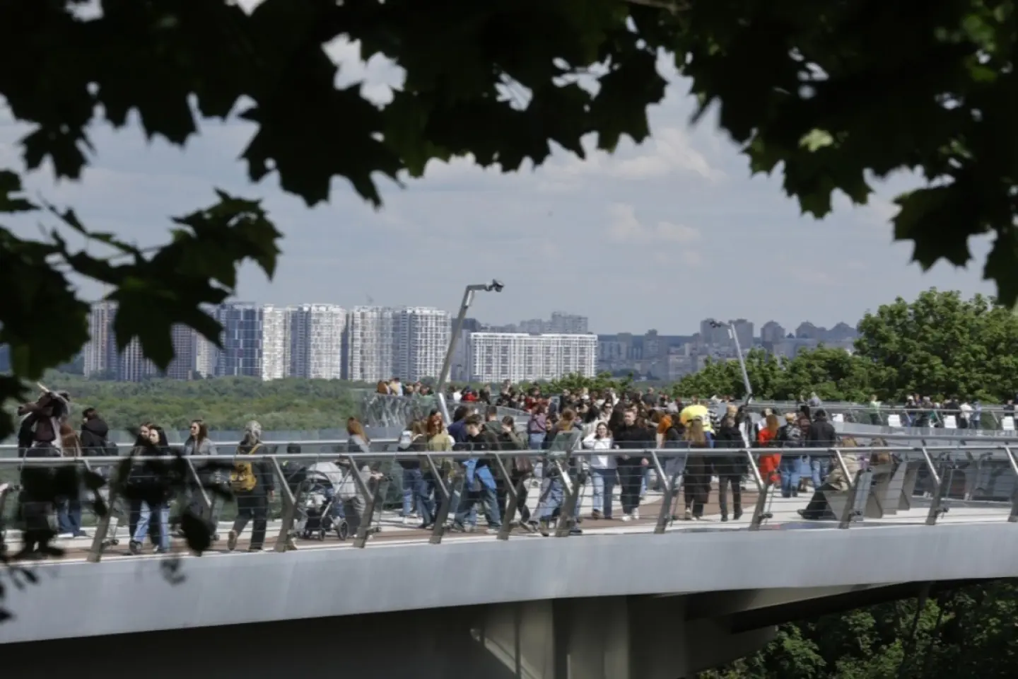 Dronele rusești lovesc un pod important din Kiev