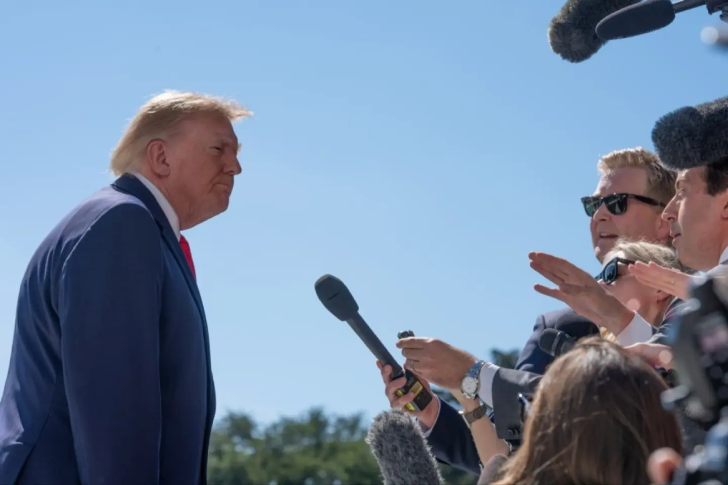 Donald Trump a folosit banii contribuabililor pentru a fi lăudat