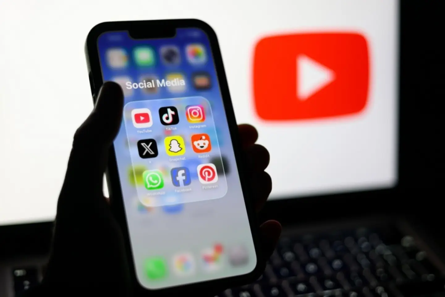 FAKE NEWS: CNA vrea să îngrădească libertatea de exprimare a influencerilor