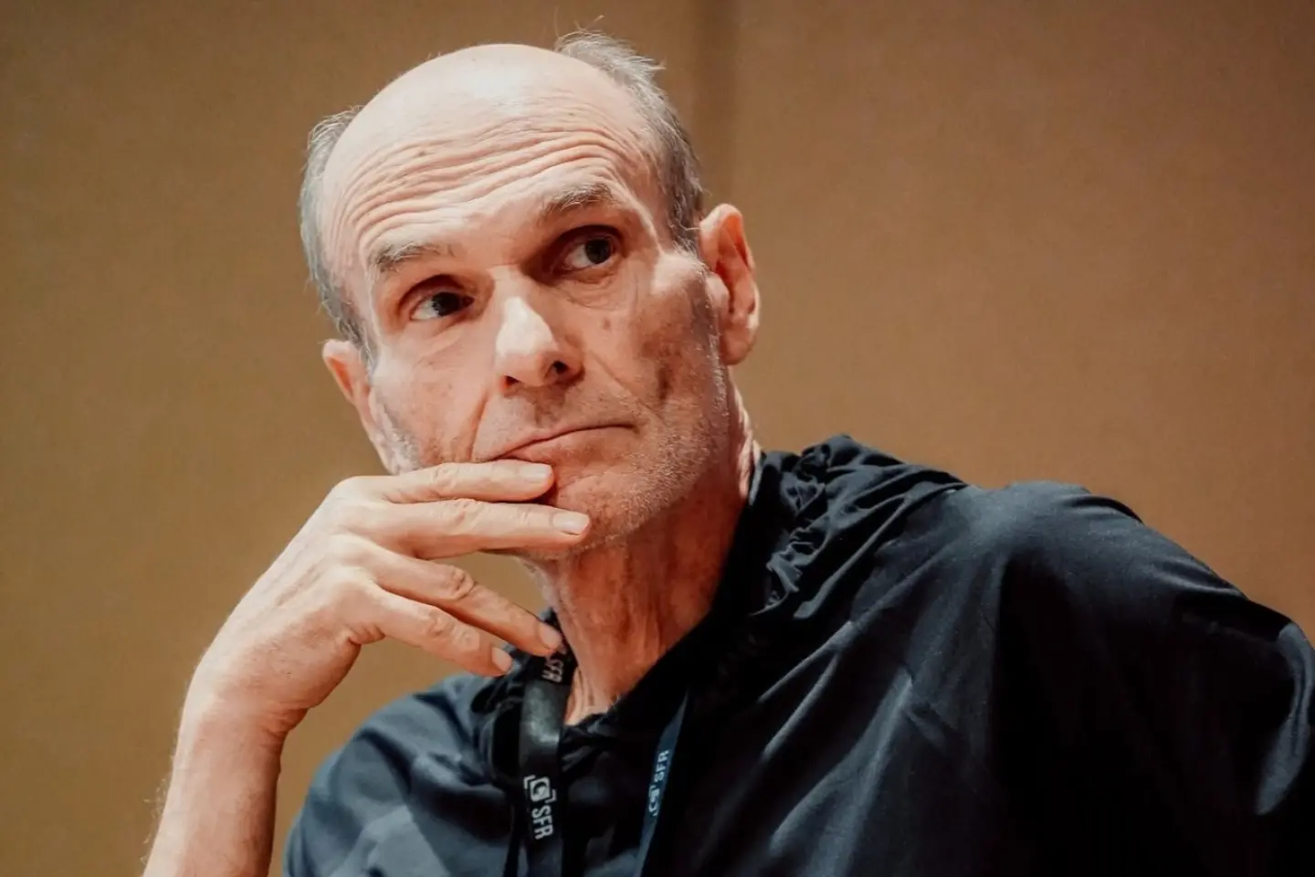 Nicușor Dan reacționează după ce susținătorii lui Călin Georgescu i-au cântat „Veșnica pomenire” jurnalistului Cristian Tudor Popescu