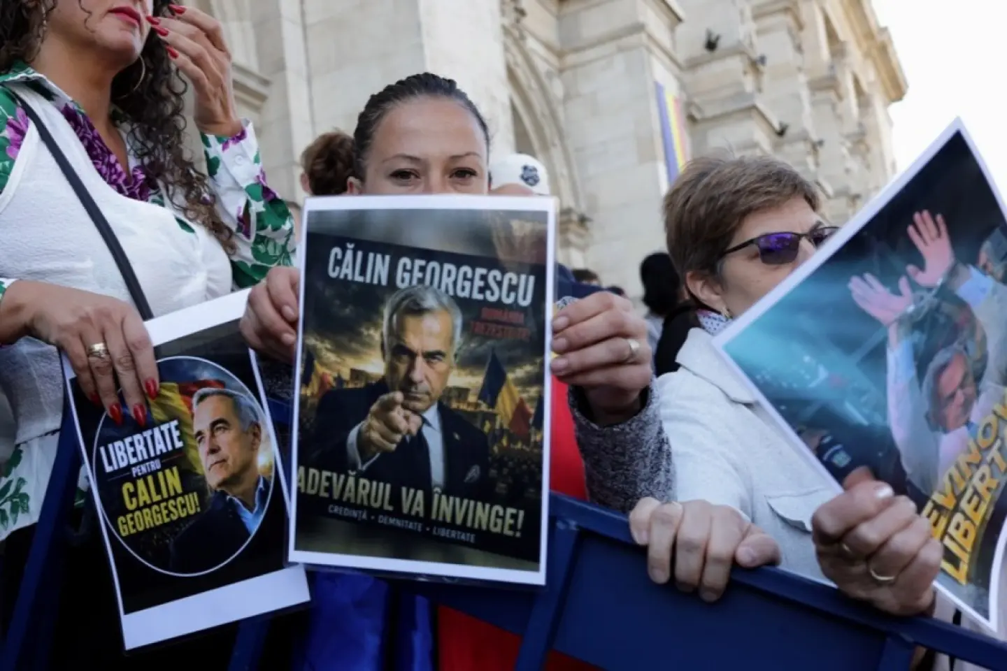 FAKE NEWS: Manifestanții pro-Georgescu sunt atacați de „sistem” cu chemtrails