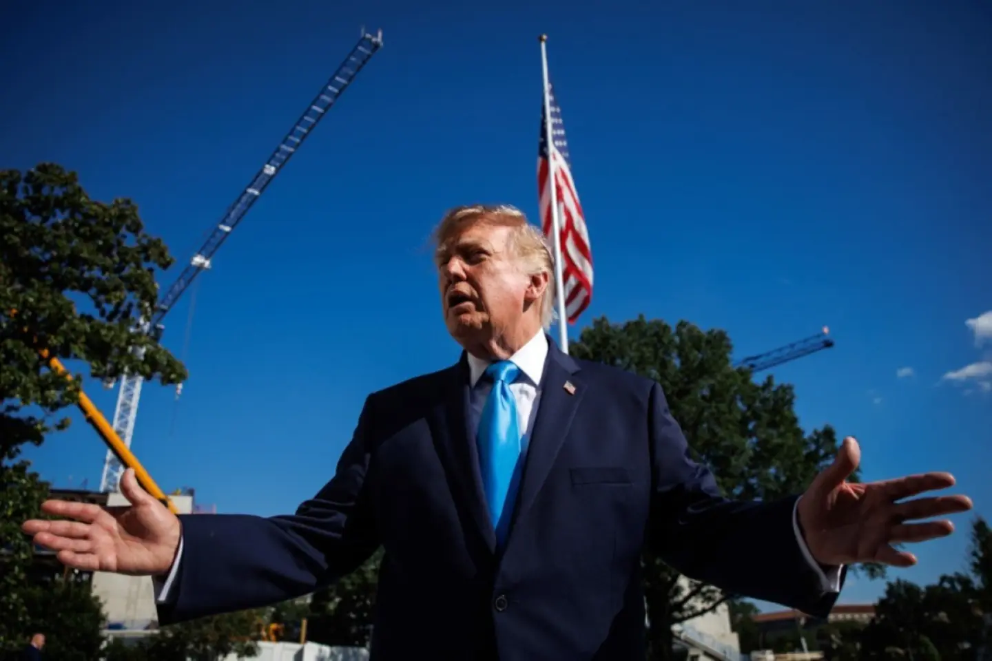 Trump dă vina pe Ucraina pentru creşterile de preţ la combustibili