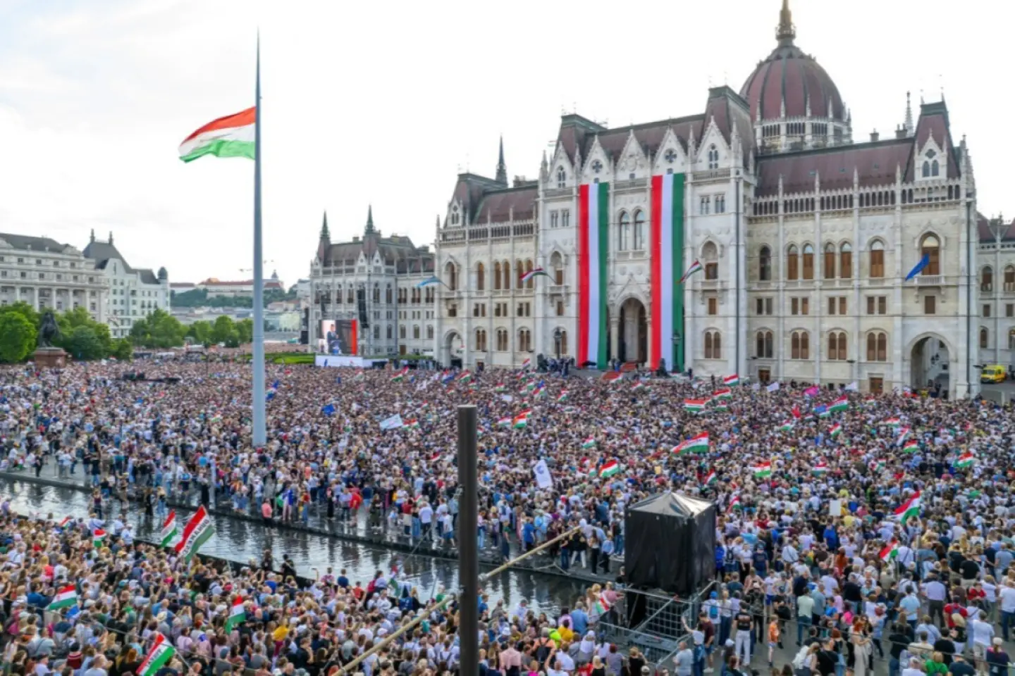 Ungaria desecretizează dosarele informatorilor din perioada comunistă