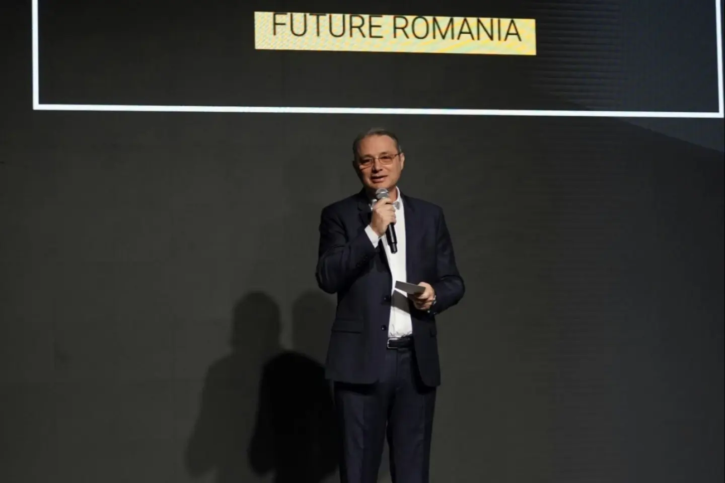 Premierul desemnat începe, astăzi, negocierile cu partidele parlamentare
