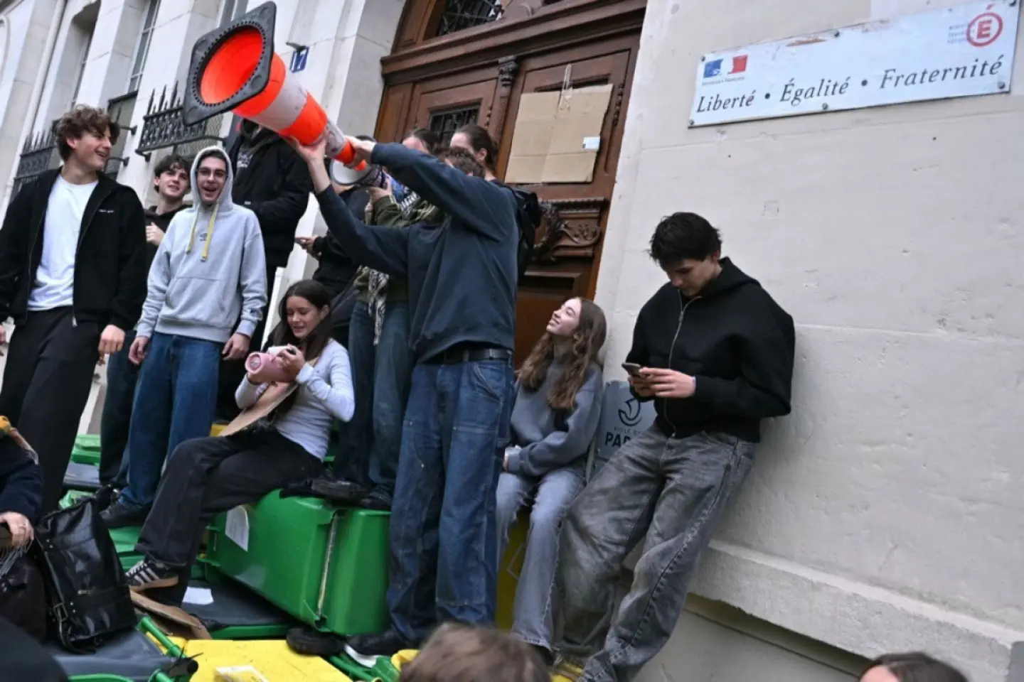 Greta Thunberg se alătură protestelor din Franţa